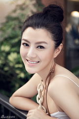 组图：陈廷嘉天写真演绎初秋小清新