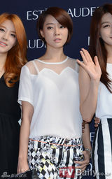 组图：Rainbow孔贤珠郑糠云等出席开业仪式