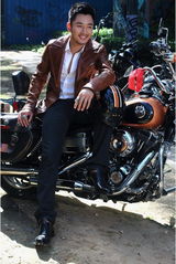 组图：李东学写真帅气野性展骑士风范