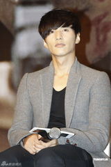 组图：元斌宣传《孤胆特工》 将行程安排给影迷