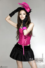 高清组图：叶熙祺全新写真粉帽低胸上阵