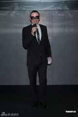 组图：王家卫广告宣传片发布 廖碧儿温碧霞助阵