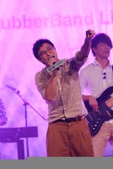 组图：NEWAY MUSIC LIVE RUBBER BAND音乐会举行