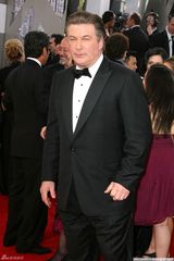 高清图：亚力克-鲍温亮相红毯 西装革履款款有型