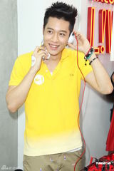 组图：周汤豪搓碟任客座DJ 新专辑包揽全创作