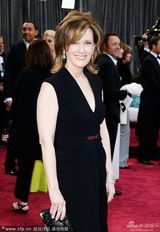组图：迪士尼ABC电视集团总裁安妮深V黑裙优雅