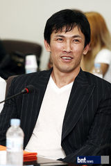 组图：裴涩琪等出席第15届保宁泥浆节活动