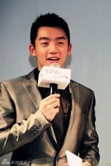 幻灯图：张雨绮郑恺齐零下30度出席代言活动