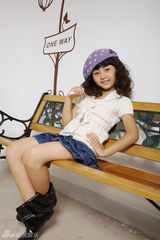 组图：张子枫圣诞童趣写真 可爱无邪温暖人心