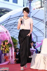 组图：梁咏琪“我爱你”挂嘴边 婚后甜蜜不生子