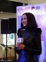 组图：张歆艺黑色劲装现身活动  分享时尚小窍门