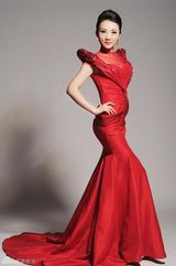 组图：丁晓红红色写真大片弥漫古典之美