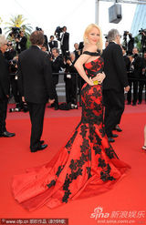 幻灯图集：《人与神》首映 艾曼纽-贝阿捧场