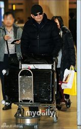 组图：王家卫赴韩宣传《东邪西毒终极版》