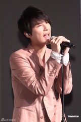 组图：严爵新专辑《不孤独》发片会 有信心拿金曲奖