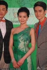 组图：刘诗诗裸肩绿裙亮相白玉兰红毯 青春活泼