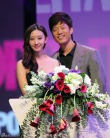 组图：凌潇肃夫妻婚后首亮相 唐一菲破怀孕传闻