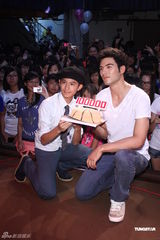 组图：林晖闵庆生众星祝福 大方对郭采洁示爱