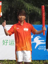 高清组图：沙宝亮传递亚运火炬 成佛山站唯一明星