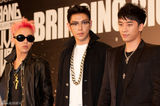 组图：韩团Bigbang香港开唱 GD红发抢眼TOP斯文