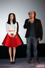 组图：《在路上》在京点映 黄圣依独自撑场清唱