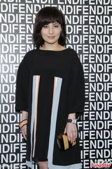 组图：徐濠萦透露爱女心情 何超仪拒谈艺人饭局