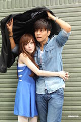 组图：罗志祥被封“大雕”很得意 与王心凌合拍MV