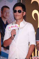 组图：豆花妹辰亦儒拍吻戏尴尬 自曝迷糊进错房