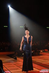 组图：叶倩文一家三口合唱 林青霞素颜到场欣赏