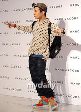 组图：少女时代允儿与BB成员G-dragon等助阵新品发布