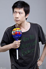 组图：李伯男推2011新作《半糖》 精美宣传照曝光