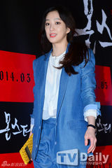 组图：李妍熙郑丽媛等靓装助阵《Monster》试映