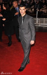 高清组图：《新月》英国粉丝见面会 斯图尔特雷人装