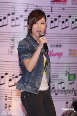 高清图：张智霖等齐聚音乐汇展颁奖 容祖儿夺九奖