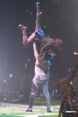 组图：郑伊健开唱遭催婚 女友蒙嘉慧到场欣赏