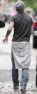 组图：小贝夫妇撇子女外出逛街 辣妹血拼零战果