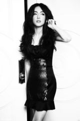 组图：叶倩云复古写真展现性感魅力