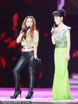 组图：董文华安徽春晚再唱祝福新歌 毛阿敏气场十足