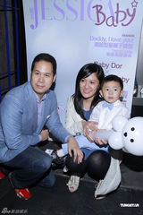 组图：陈炜出席活动否认与陈展鹏宿怨十年