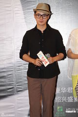 组图：余少群何杜娟携手《e恋迷情》聚焦网恋