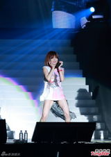 组图：韩团4minute性感登陆香港 热舞大秀美腿