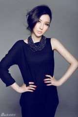 组图：林薇琪梦幻剪影写真妩媚动人