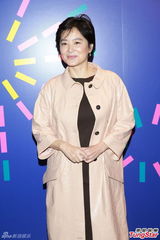 组图：林青霞现身支持继女 与生母张天爱同场