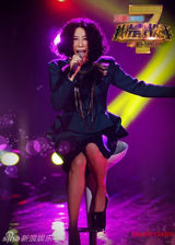 尚雯婕《歌手》另类造型盘点 变时尚女魔头(图)