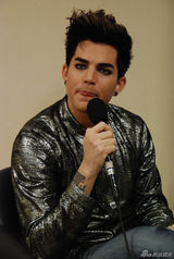 组图：亚当兰伯特上海妩媚开唱眼线撩人