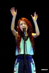 组图：Hebe语出惊人“胸部山” Ella搞笑扮丑相挺