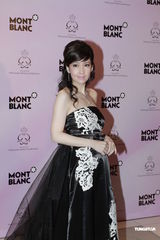 组图：周慧敏赞老公细心体贴 诸葛梓岐望生龙宝宝