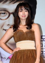 高清组图：《恋爱操作团》记者会 朴信惠劲装显个性