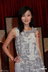 组图：万绮雯无线首拍剧自曝总出错