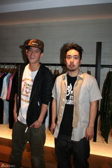 高清图：陈冠希台湾开潮流商品店 粉丝排队购买